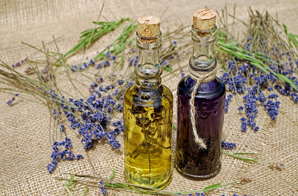 8 Best Oils for Dry Flaky Scalp: Dermatologist-Recommended Relief